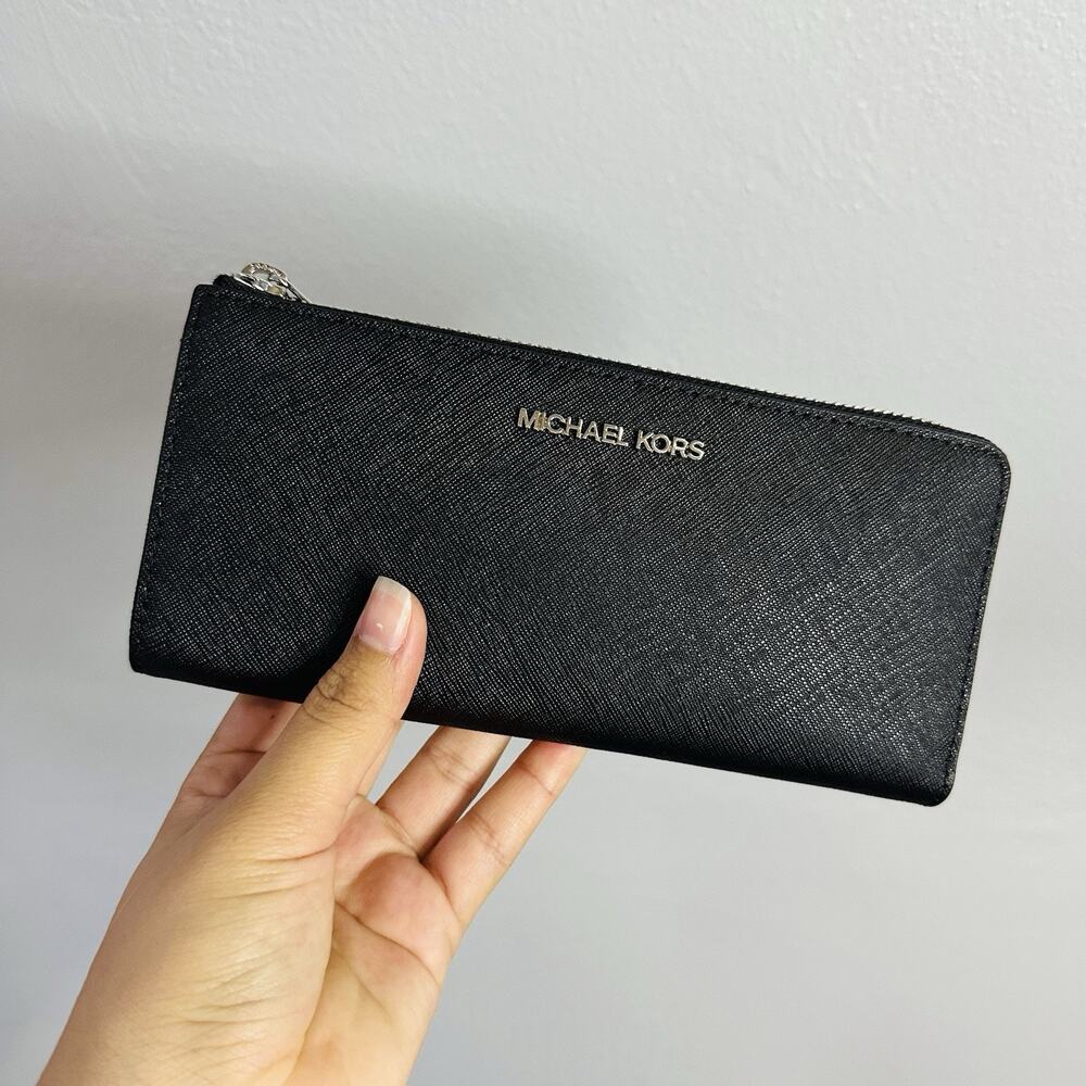 MICHAEL KORS Jet Set Travel Large Saffiano Leather Quarter-Zip Wallet